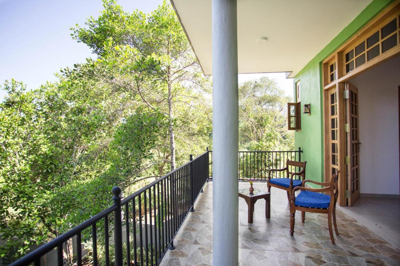 Barefoot Bungalow Hikka Хиккадува Экстерьер фото