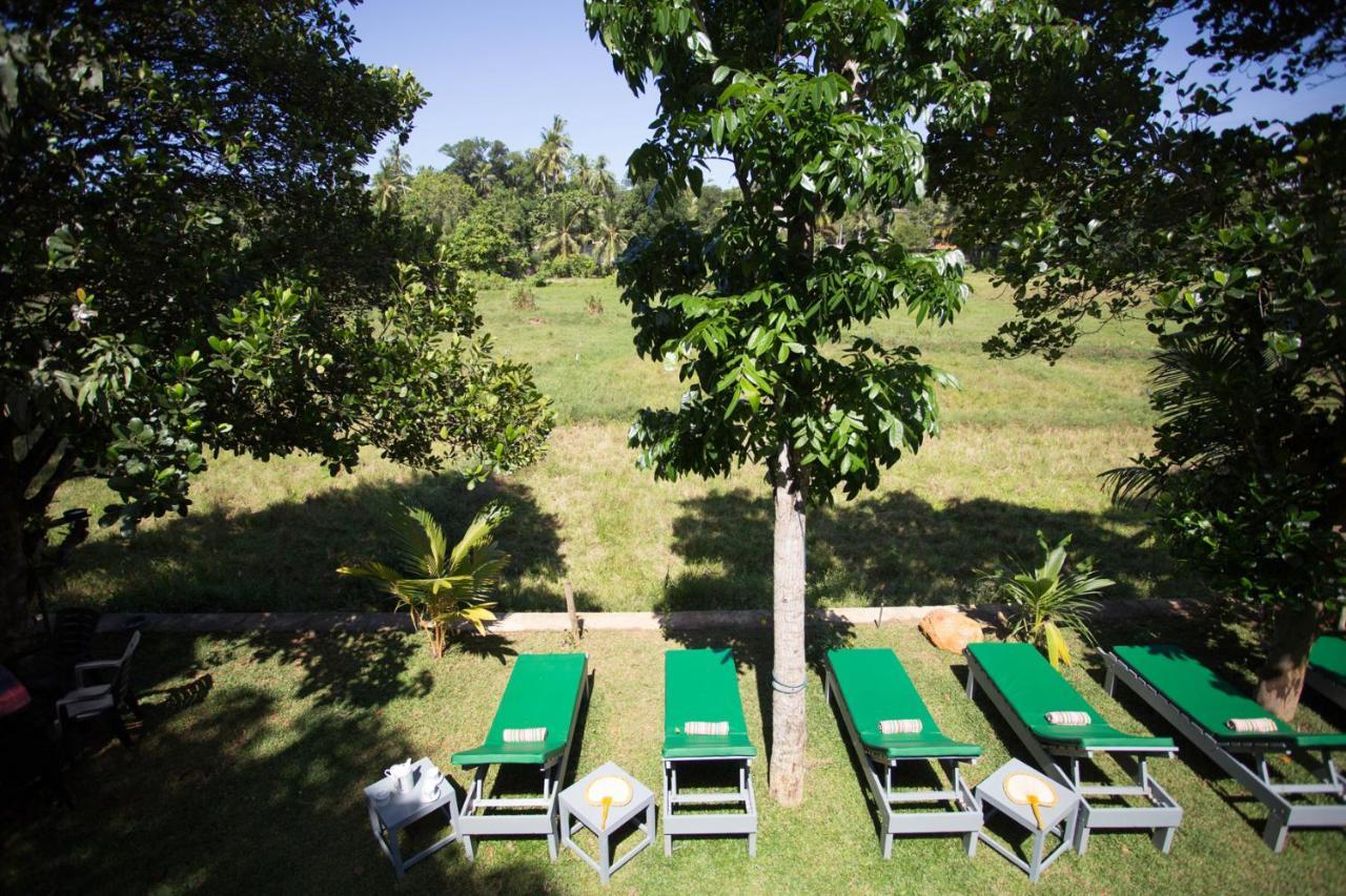 Barefoot Bungalow Hikka Хиккадува Экстерьер фото