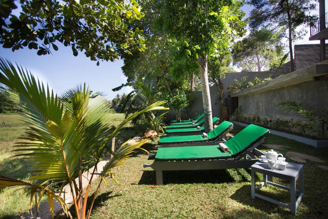 Barefoot Bungalow Hikka Хиккадува Экстерьер фото