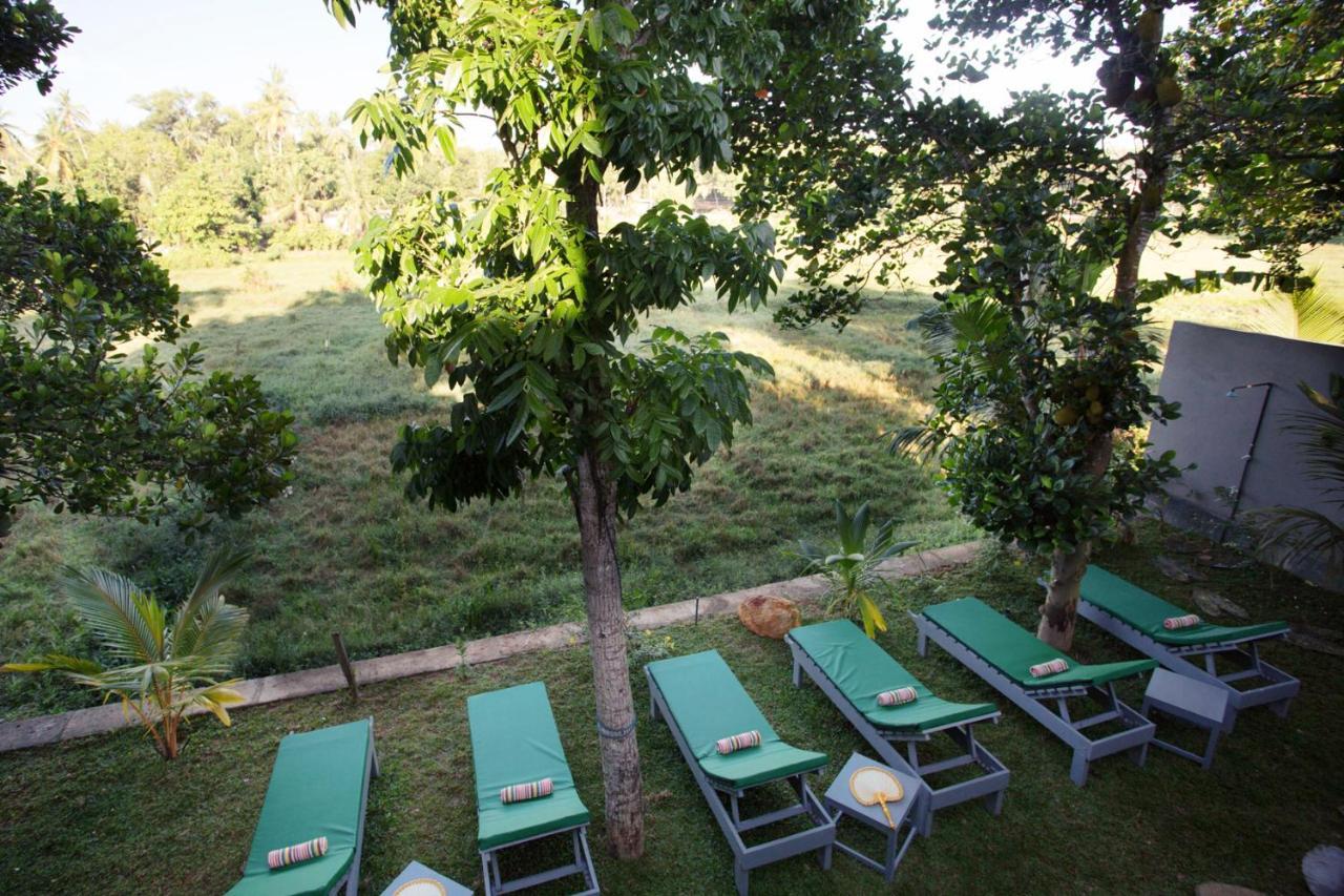 Barefoot Bungalow Hikka Хиккадува Экстерьер фото
