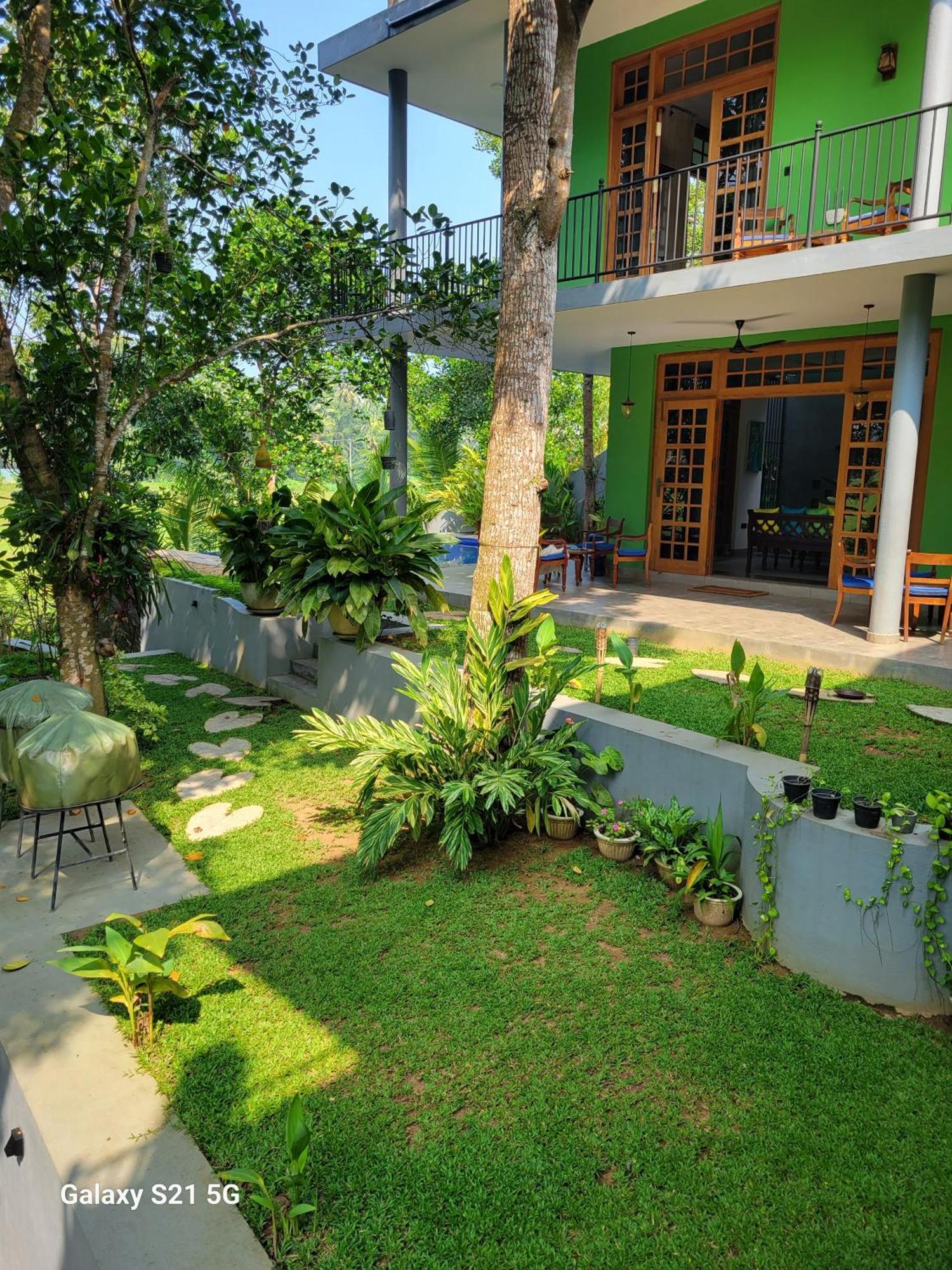 Barefoot Bungalow Hikka Хиккадува Экстерьер фото