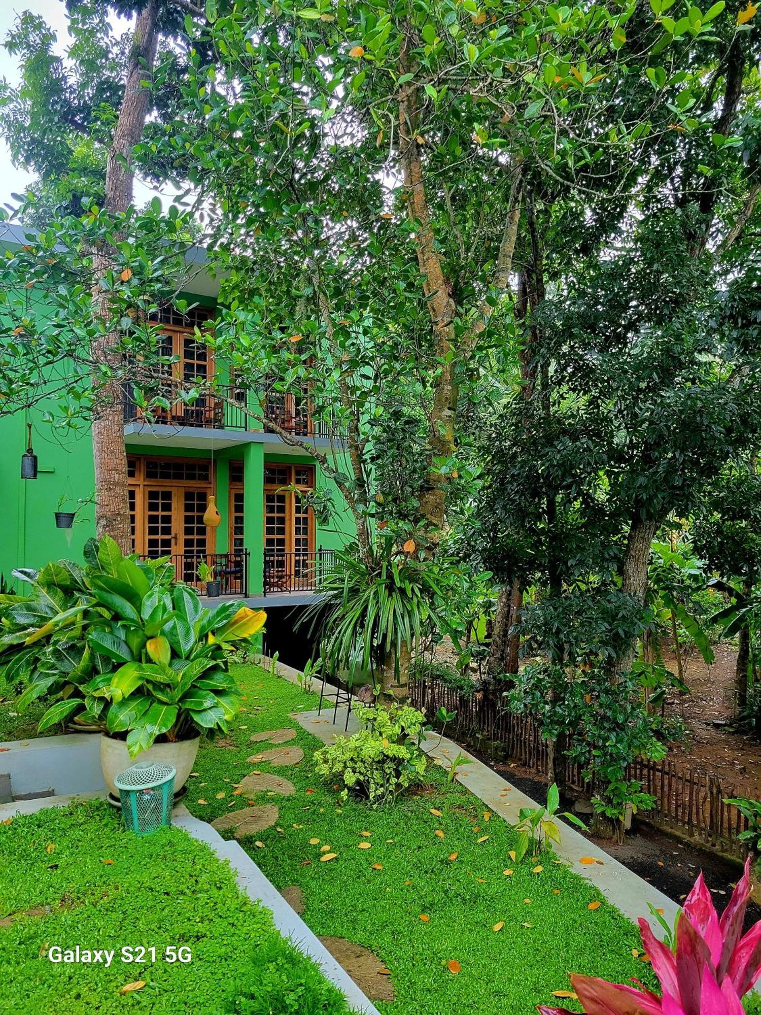 Barefoot Bungalow Hikka Хиккадува Экстерьер фото