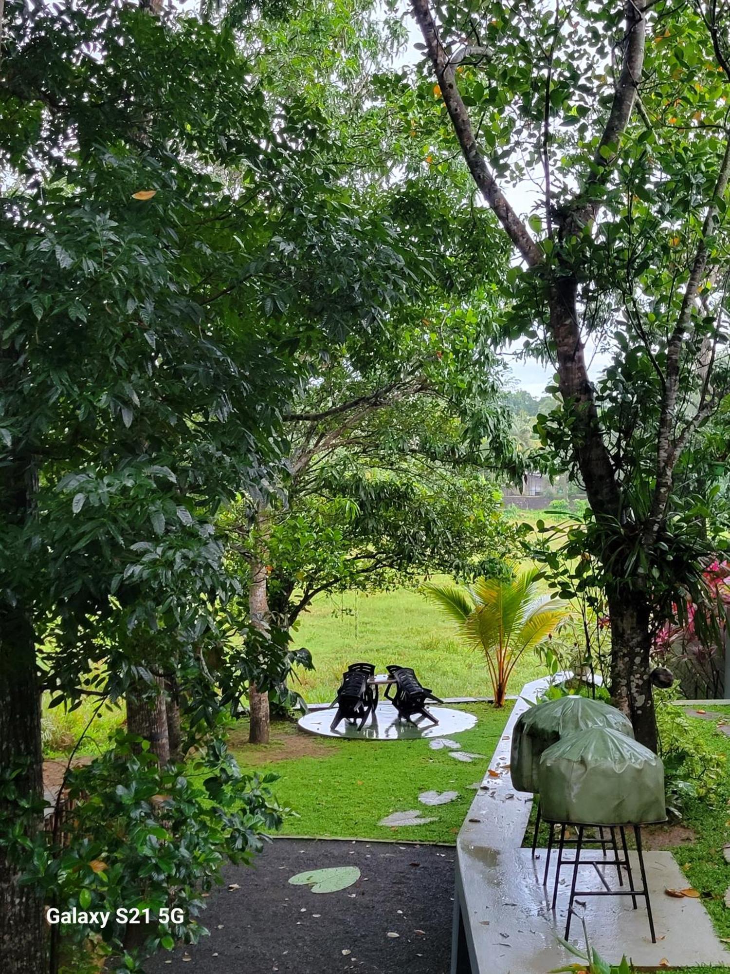 Barefoot Bungalow Hikka Хиккадува Экстерьер фото