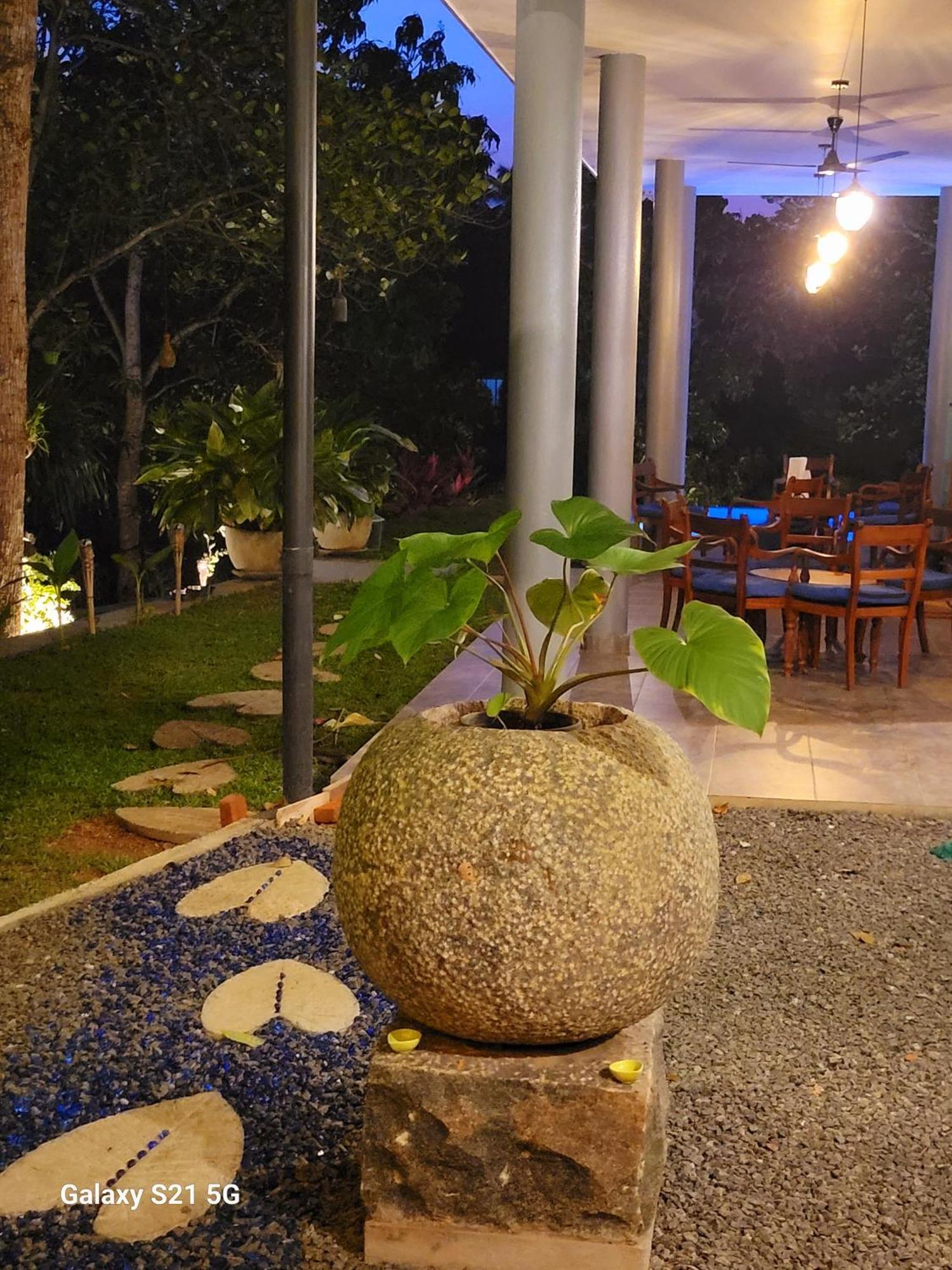 Barefoot Bungalow Hikka Хиккадува Экстерьер фото
