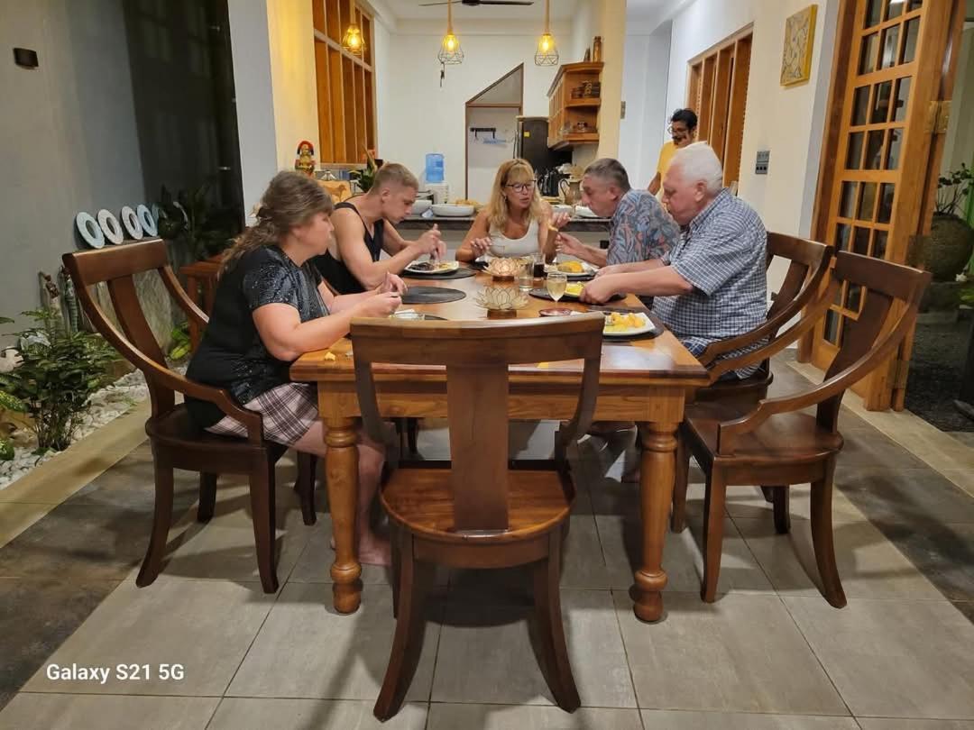 Barefoot Bungalow Hikka Хиккадува Экстерьер фото